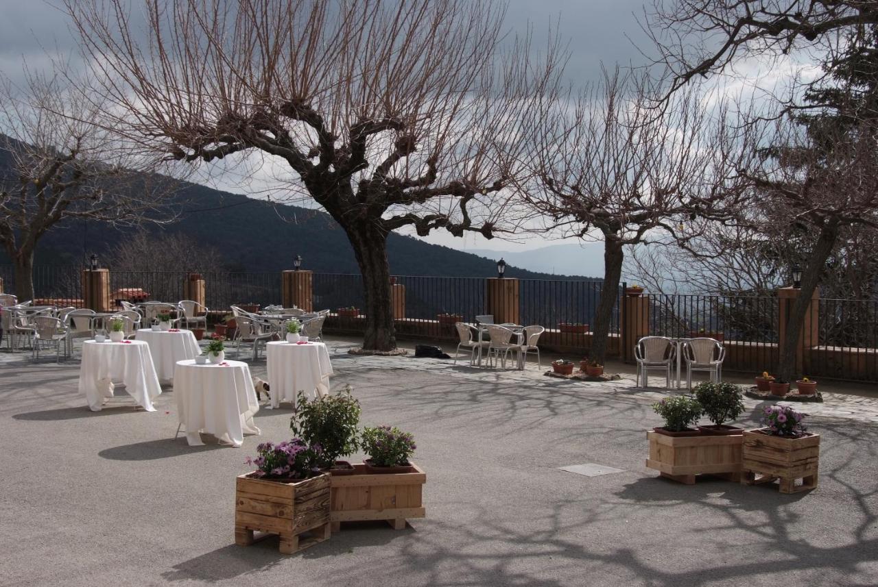 Hostal Montserrat Montseny Exterior photo